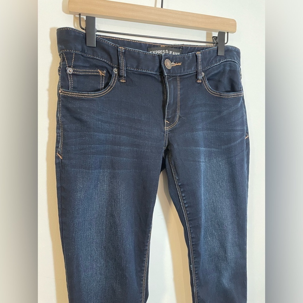 Express Super Soft Super Skinny Low Rise Blue Jean Size 6 Stretchy Dark Wash EUC - Picture 3 of 9
